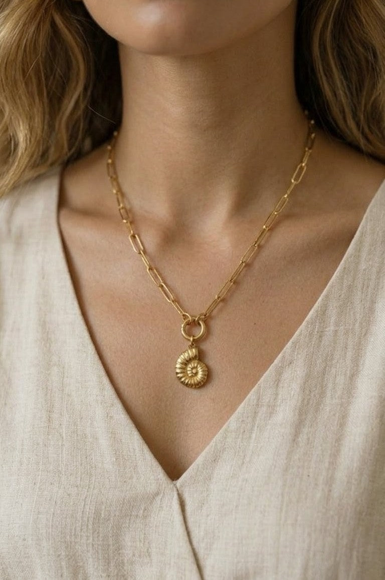 The Weekend Shell Necklace